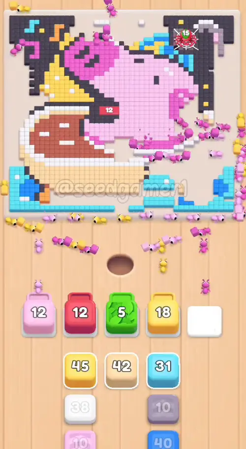 Pink 12, Red 12, Green 5, Yellow 18 and an empty slot 5 at 1:49 - the pink pig and the dark background are already half eaten